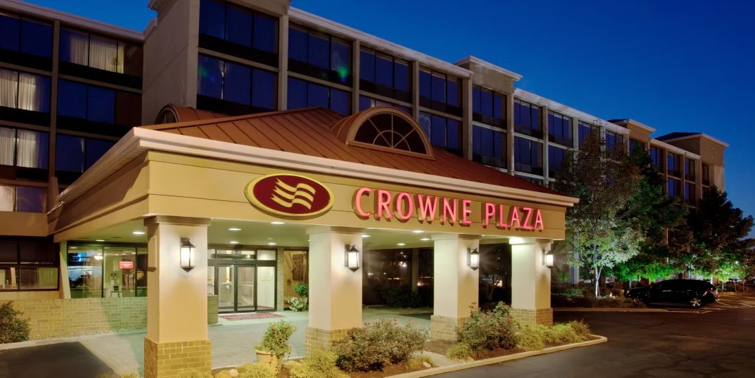 Crowne Plaza Cleveland Airport - The Crowne Plaza is conveniently located 3.5 miles from Cleveland Hopkins Airport. 