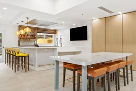 Hilton Garden Inn Ft Lauderdale Airport Cruise Port - Grab a drink at the hotel's lounge.