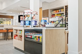 Hilton Garden Inn Ft Lauderdale Airport Cruise Port - Pick up snacks, drinks, and essentials in the hotel's lobby market.