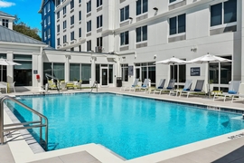 Hilton Garden Inn Ft Lauderdale Airport Cruise Port - Unwind in the hotel's outdoor pool.