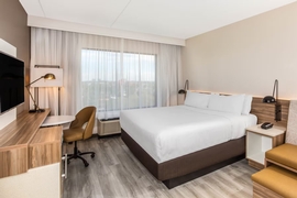 Wyndham Garden Ft Lauderdale Airport & Cruise Port - The standard room with a king bed includes free WIFI and a mini refrigerator.