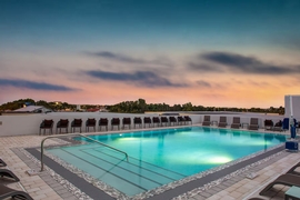 Wyndham Garden Ft Lauderdale Airport & Cruise Port - Take a dip in the hotel's outdoor pool. 