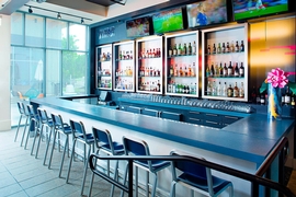 aLoft Philadelphia Airport - Unwind after a long day with a cocktail or glass of wine.