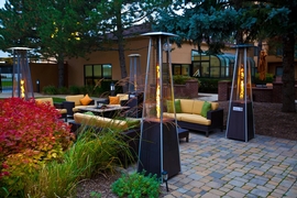 Courtyard by Marriott Chicago O'Hare - Get some fresh air on the hotel's outdoor courtyard patio. 