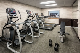 Courtyard by Marriott Chicago O'Hare - Keep up with your gym routine in the hotel's fitness center.