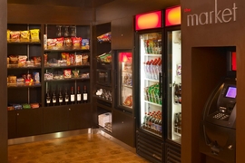 Courtyard by Marriott Chicago O'Hare - Grab snacks and drinks from the hotel's lobby market. 