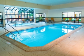 Courtyard by Marriott Chicago O'Hare - Take a dip in the hotel's indoor pool.