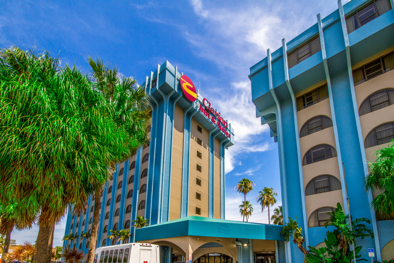 Clarion Inn and Suites Miami Airport - The Clarion Inn & Suites is conveniently located within 1 mile North of the MIA Airport. 