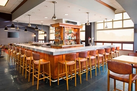 Four Points by Sheraton Philadelphia Airport - Enjoy some down time in the hotel lounge area. 