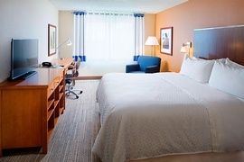 Four Points by Sheraton Philadelphia Airport - Sleep well and wake up refreshed in the hotel's comfy room. 