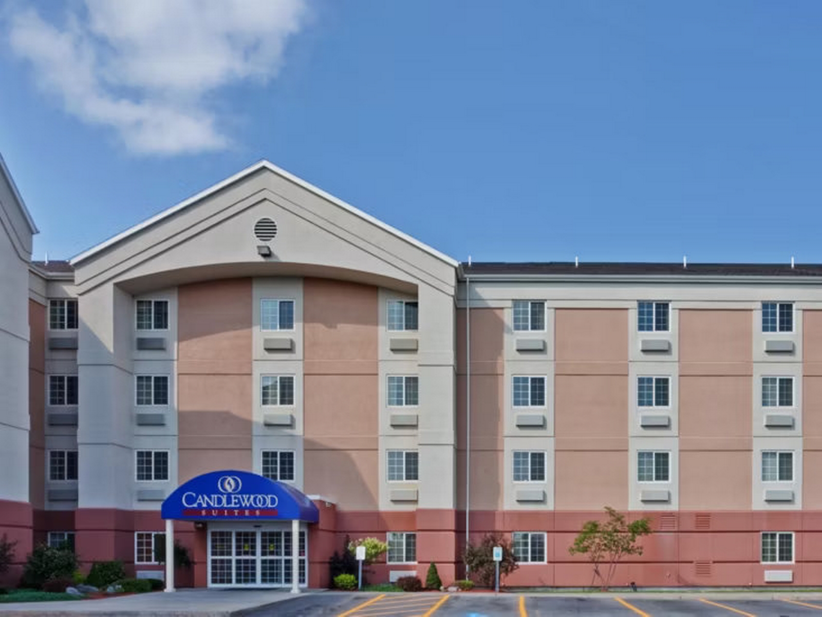 Candlewood Suites Syracuse Airport by IHG - The Candlewood Suites is located 2 miles from the Syracuse Airport.