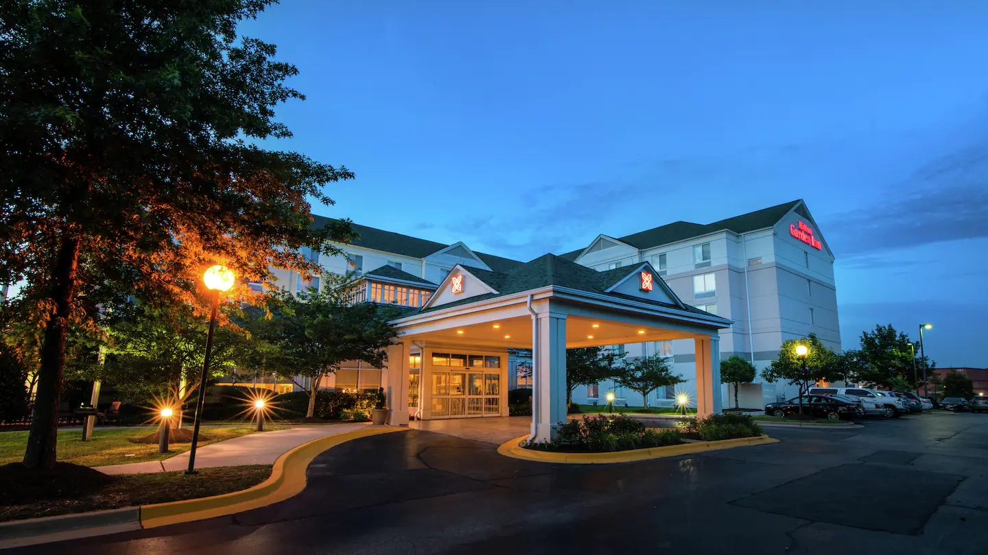 Hilton Garden Inn BWI Airport - The Hilton Garden Inn BWI Airport offers a complimentary shuttle to/from the Baltimore Washington International Airport. This hotel is also located only 8 miles from the Baltimore Convention Center, and Orioles and Ravens Stadiums.