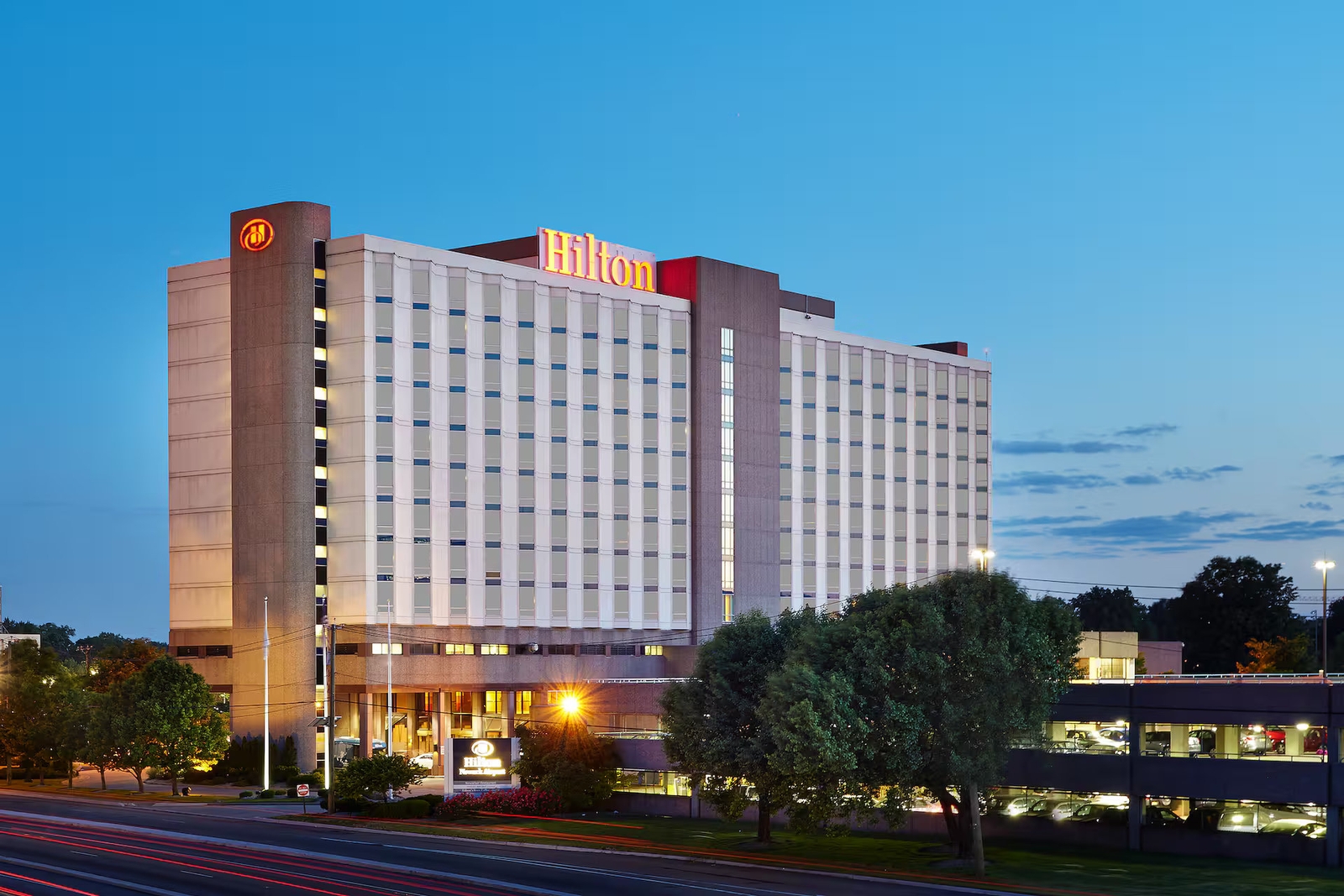Hilton Newark Airport - The Hilton is conveniently located 2.5 miles from the Newark International Airport.