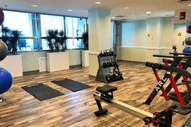 Hilton Newark Airport - Keep up with your gym routine in the hotel's fitness center. 