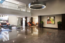 Embassy Suites by Hilton Philadelphia Airport - Enjoy the comfortable seating in the lobby while waiting for your transfers to the airport.