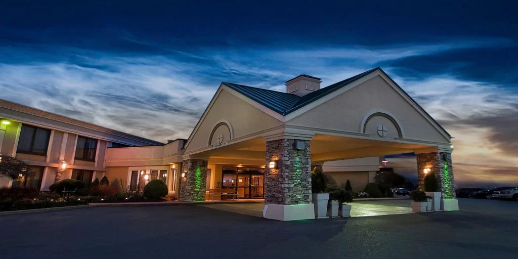 Buffalo Airport Hotel - The Buffalo Airport Hotel is 0.2 miles from the airport.