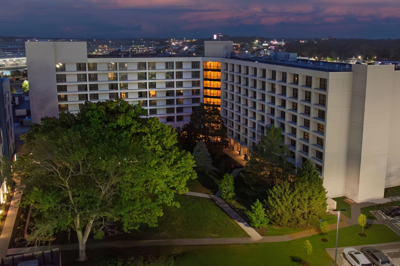 Hilton St. Louis Airport - The Hilton is conveniently located 1 mile from the St Louis Airport.