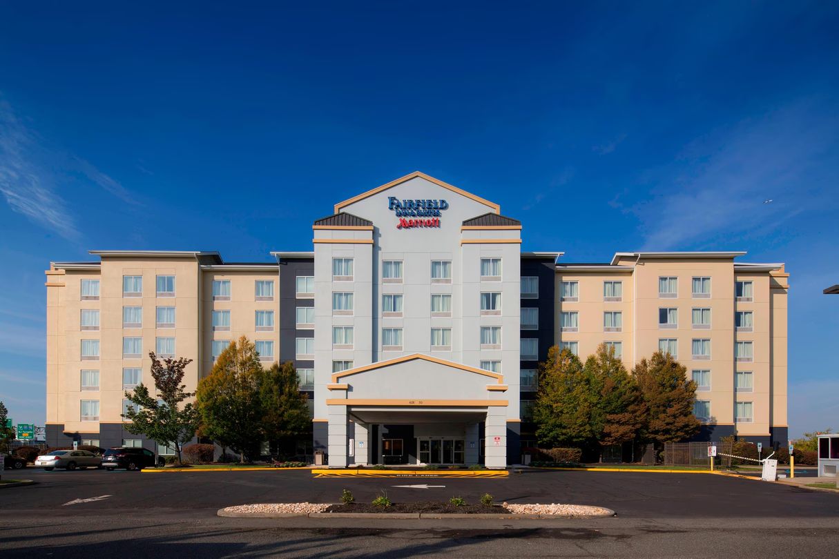 Fairfield Inn & Suites Newark Liberty Airport - The Fairfield Inn & Suites is conveniently located only 1/2 mile from the Newark Airport. 
