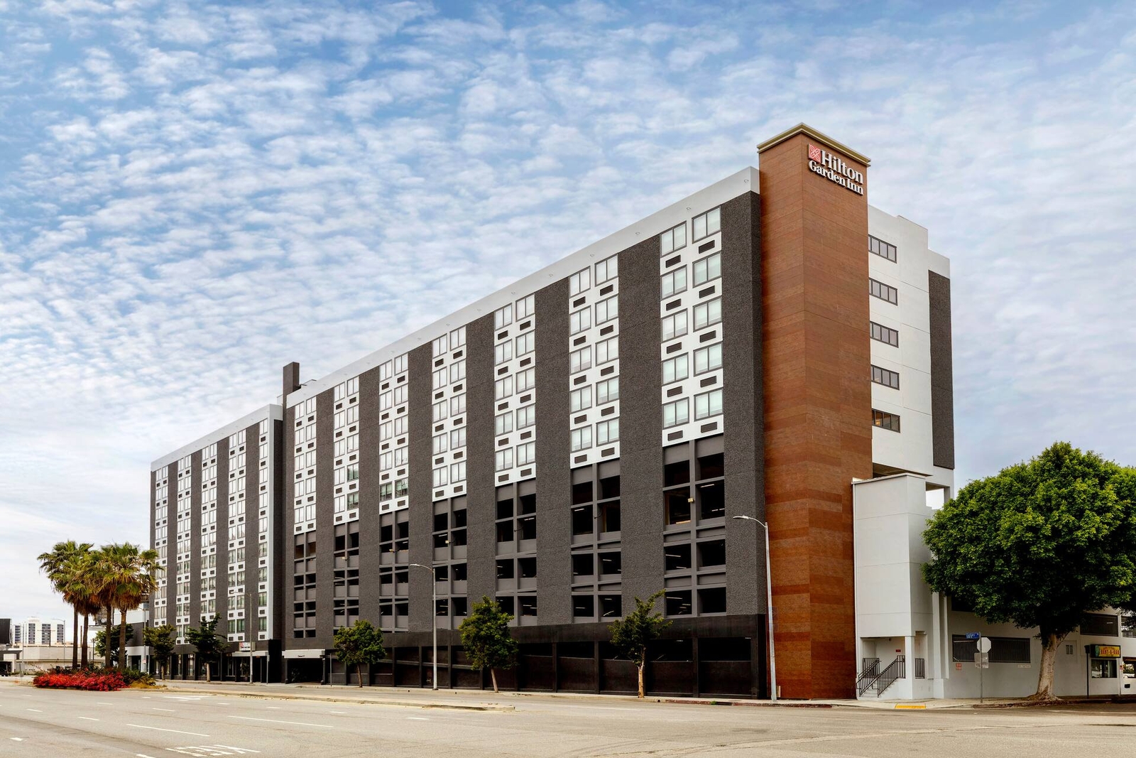 Hilton Garden Inn LAX Los Angeles Airport - The Hilton Garden Inn is conveniently located 1.2 miles from LAX.