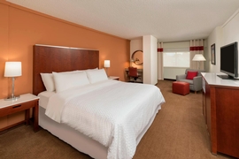 Four Points Sheraton Boston Logan Airport - Get a great night sleep in the signature Four Points by Sheraton Four Comfort Beds!