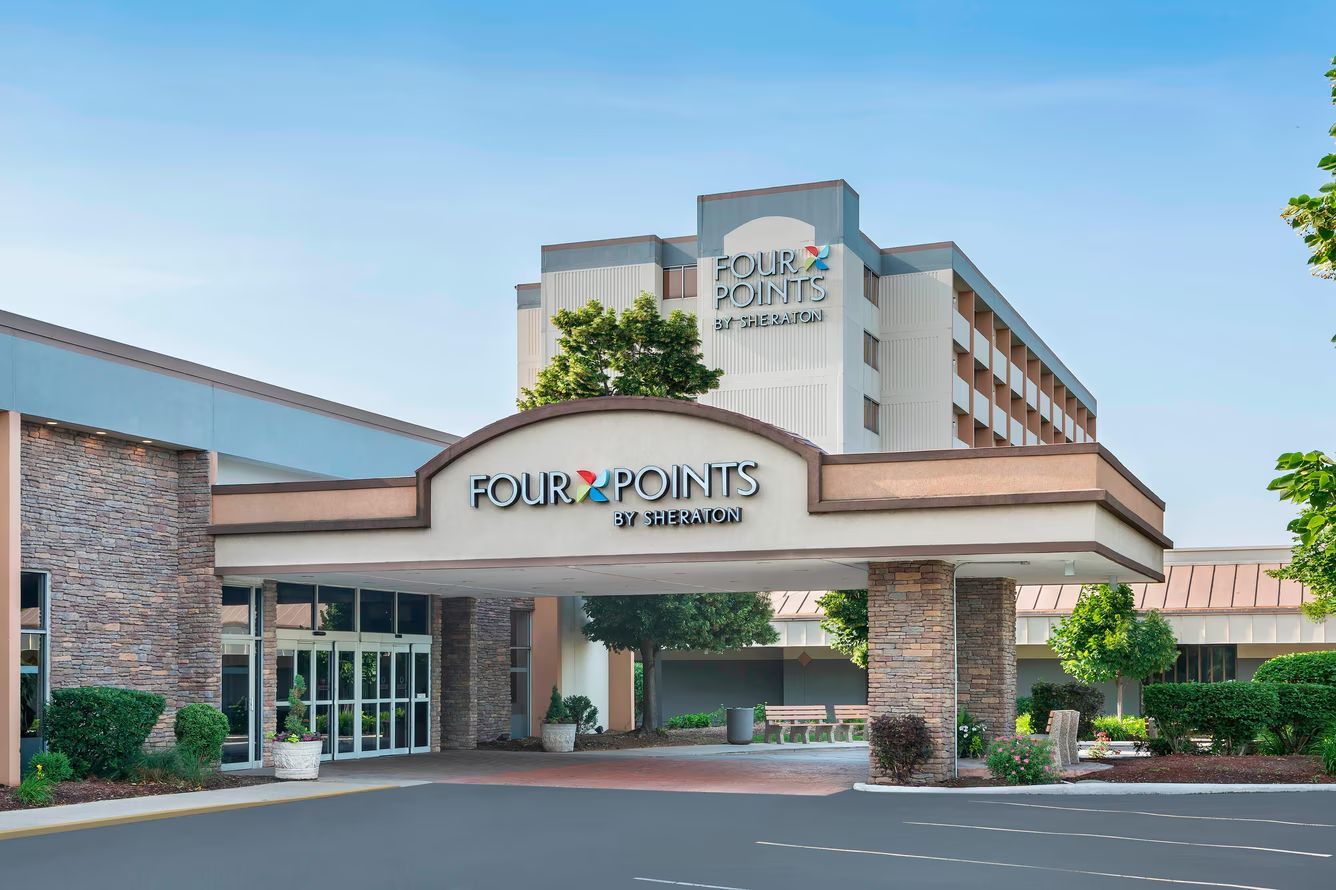 Four Points By Sheraton Chicago O'Hare - The Four Points is conveniently located one mile from Chicago O'Hare International Airport.