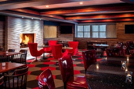Four Points By Sheraton Chicago O'Hare - Unwind after a long day in the lounge with a cocktail or glass of wine.
