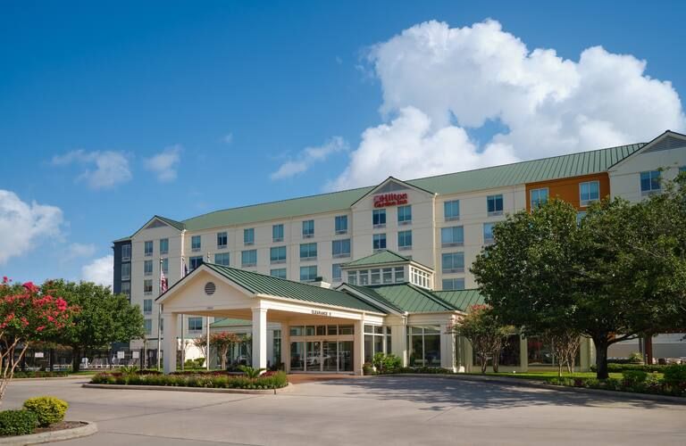 Hilton Garden Inn Houston Bush Intercontinental Airport - The Hilton Garden Inn is located 4 miles from the Bush Intercontinental Airport.