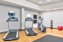 Hampton Inn Ft. Lauderdale Airport North Cruise Port - Keep up with your gym routine in the hotel's 24 hour fitness center.