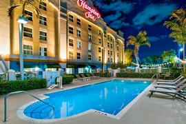 Hampton Inn Ft. Lauderdale Airport North Cruise Port - Relax in the outdoor pool.