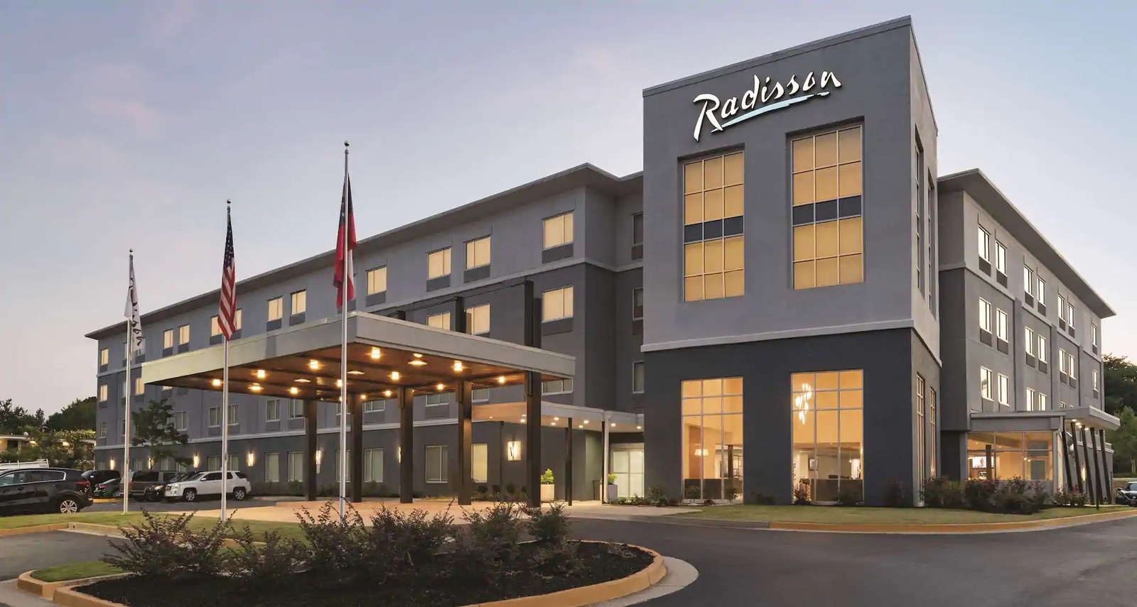 Radisson Hotel Atlanta Airport - The Radisson is conveniently located 2 miles from Hartfield-Jackson Atlanta International Airport.