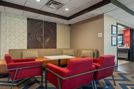 Hampton Inn Ridgefield Park - Manhattan Cruise Package - Relax with friends and family in the hotel lobby.