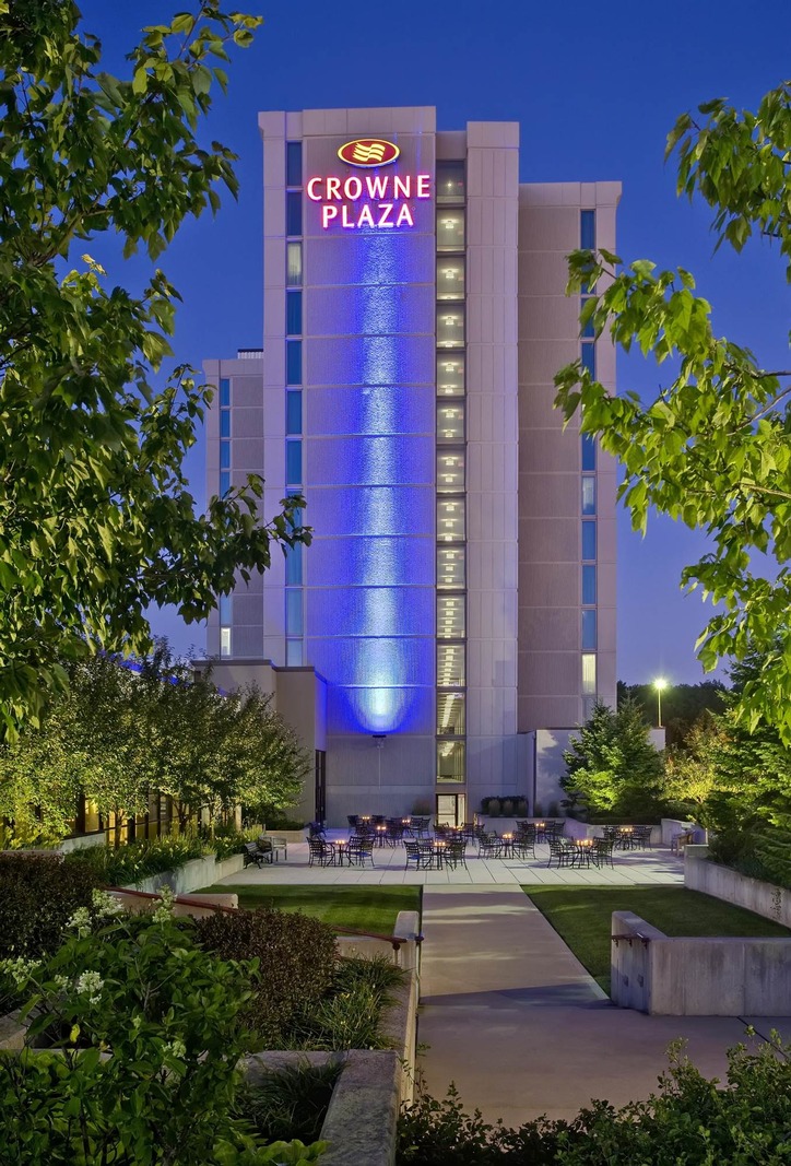 Crowne Plaza Chicago O'Hare - The Crowne Plaza is conveniently located 1.5 miles north of Chicago O'Hare Airport.