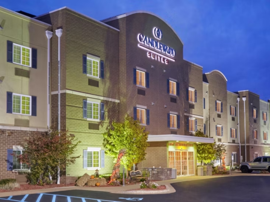 Candlewood Suites Milwaukee Airport-Oak Creek - The hotels location near the Milwaukee airport makes your traveling time minimal.
