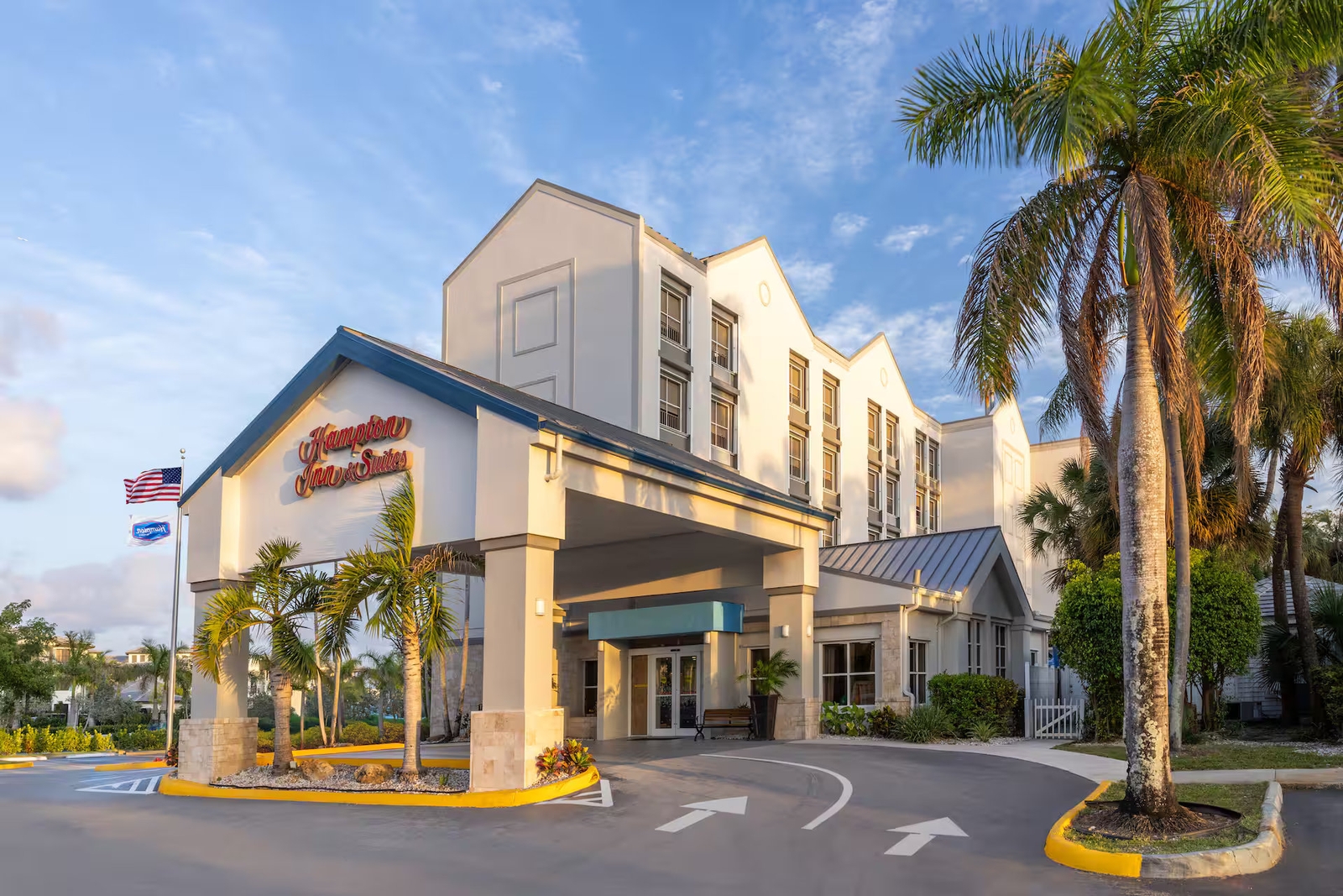 Hampton Inn & Suites FLL Airport South - The Hampton Inn & Suites is conveniently located 3.5 miles from the airport and 6 miles from the cruise port.