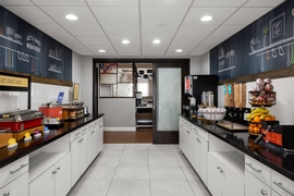 Hampton Inn & Suites FLL Airport South - Enjoy breakfast at the hotel prior to your transfer or heading home. 