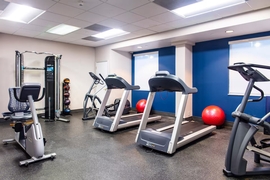 Hampton Inn & Suites Miami Airport South Blue Lagoon - Keep up with your gym routine in the hotel's fitness center. 