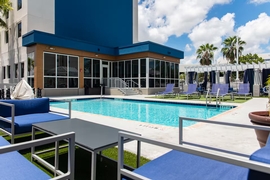 Hampton Inn & Suites Miami Airport South Blue Lagoon - Take a dip in the hotel's outdoor pool. 