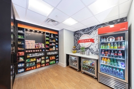 Hampton Inn & Suites Miami Airport South Blue Lagoon - Pick up snacks & drinks from the hotel's lobby shop. 