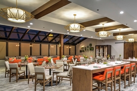 Hilton Chicago Oak Lawn - Chicago Midway - Relax with friends and family over food in the hotel's restaurant. 