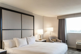 Hilton Chicago Oak Lawn - Chicago Midway - The standard king room includes complimentary WiFi. 