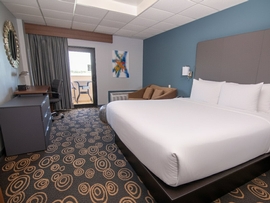 Regency Miami Airport by Sonesta - The standard room with either 1 king or 2 double beds includes complimentary WiFi.