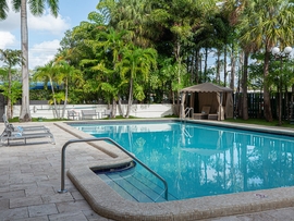 Regency Miami Airport by Sonesta - The outdoor pool is open 8am-8pm daily.