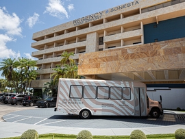 Regency Miami Airport by Sonesta - The hotel offers complimentary airport transfers. 