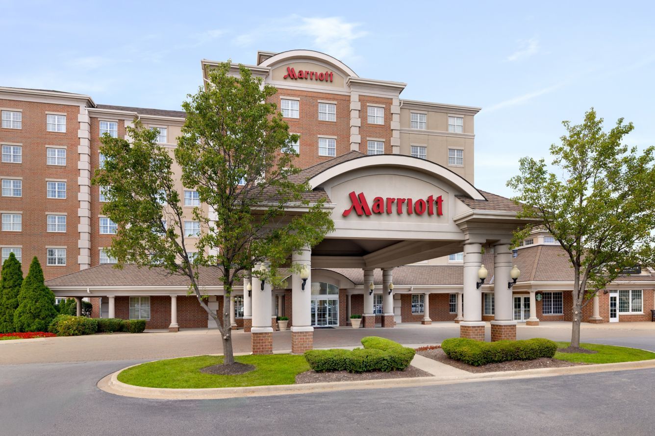 Marriott Chicago Midway - 7 Days Parking - The Marriott is conveniently located 2 blocks from the Chicago Midway Airport.