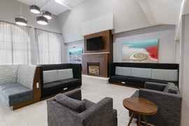 Hampton Inn & Suites Salt Lake City Airport - Relax in the hotel's lobby.