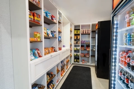 Hampton Inn & Suites Salt Lake City Airport - Pick up snacks, drinks and necessities from the hotel's sundry shop. 