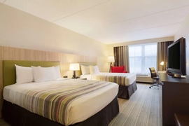 Country Inn & Suites Bloomington Mall of America - The standard room with 2 queen beds includes complimentary WiFi.