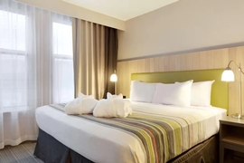 Country Inn & Suites Bloomington Mall of America - The standard king room includes complimentary WiFi. 