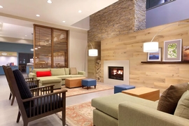 Country Inn & Suites Bloomington Mall of America - Relax with travel companions in the hotel's comfortable lobby area. 