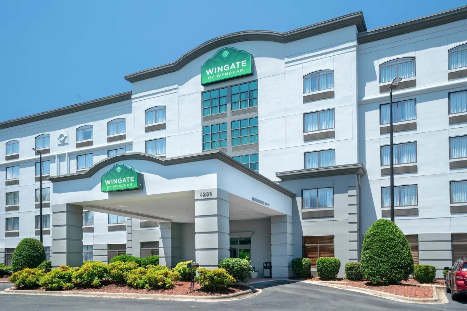 Wingate By Wyndham Charlotte Airport - The Wingate is conveniently located 1.4 miles from the Charlotte Airport.